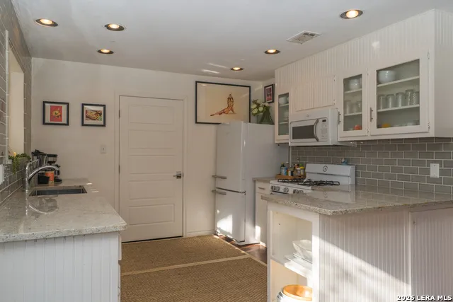 810 Oakwood San Marcos, TX 78666