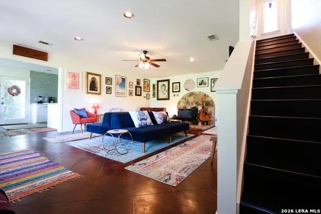 810 Oakwood San Marcos, TX 78666