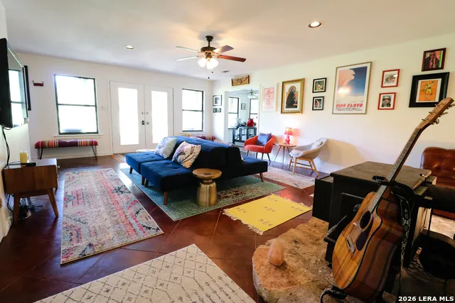 810 Oakwood San Marcos, TX 78666