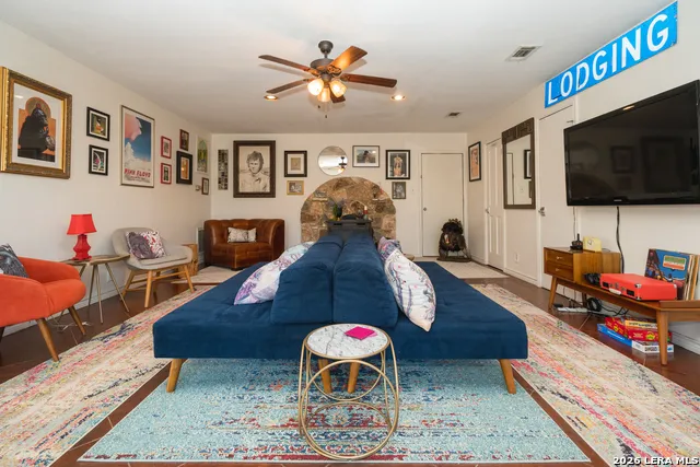 810 Oakwood San Marcos, TX 78666