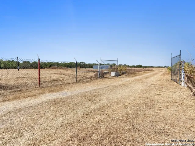 2415 Fm 1518 St Hedwig, TX 78152
