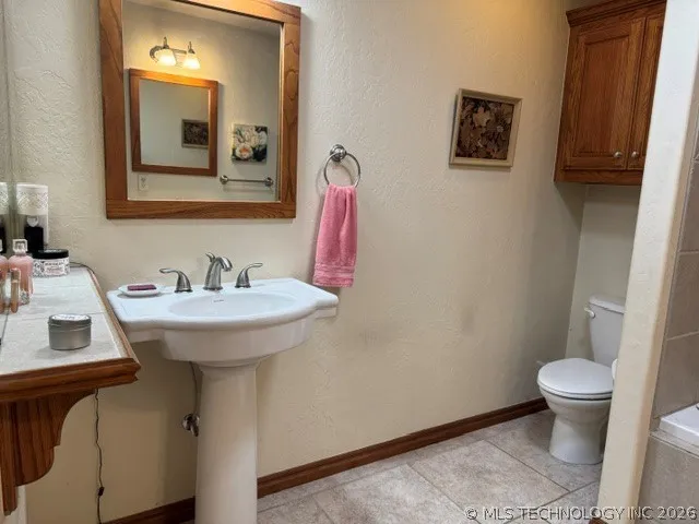259 E Lake Lawton, OK 73557