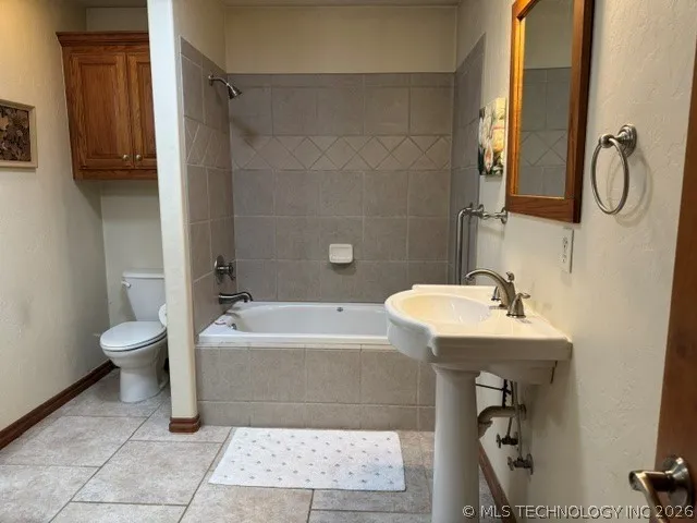 259 E Lake Lawton, OK 73557
