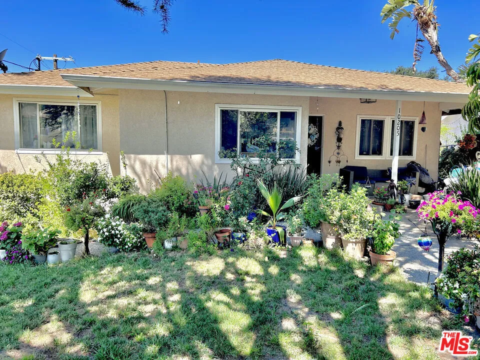10205 Fairgrove Avenue Tujunga, CA 91042