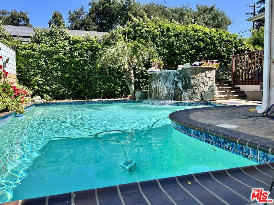 10205 Fairgrove Avenue Tujunga, CA 91042