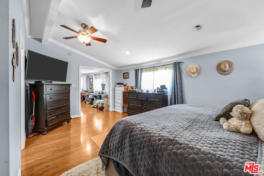 10205 Fairgrove Avenue Tujunga, CA 91042