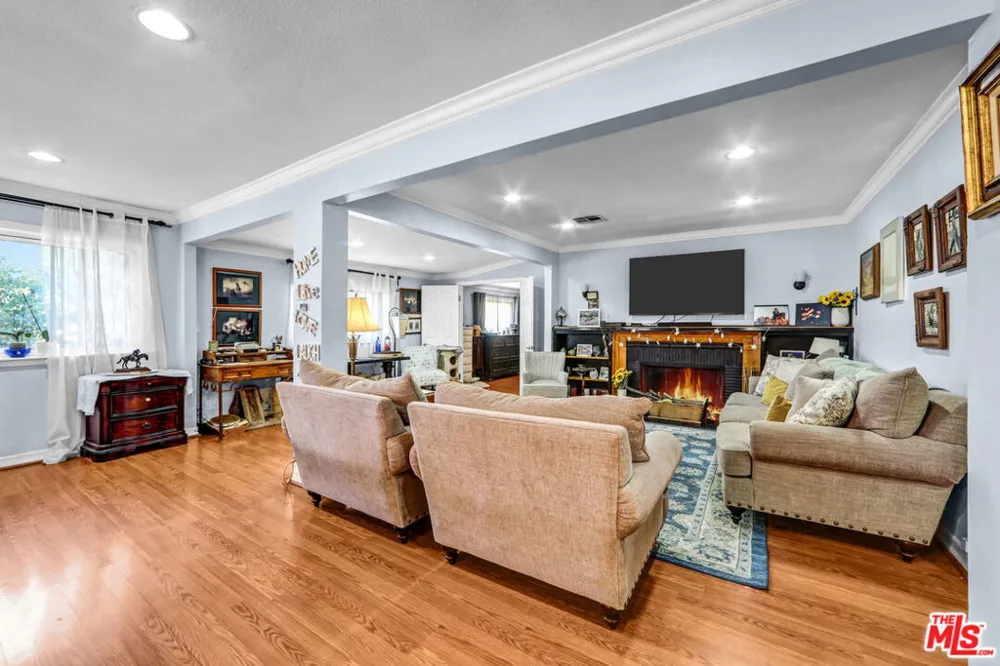 10205 Fairgrove Avenue Tujunga, CA 91042