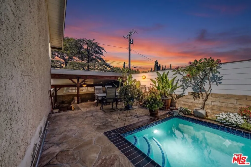 10205 Fairgrove Avenue Tujunga, CA 91042