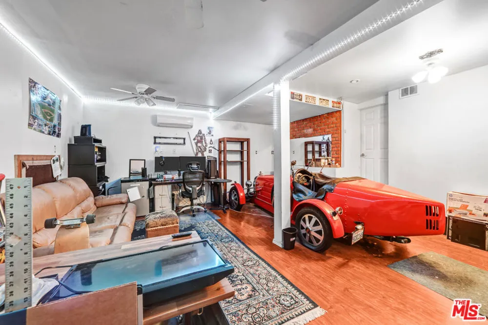 10205 Fairgrove Avenue Tujunga, CA 91042