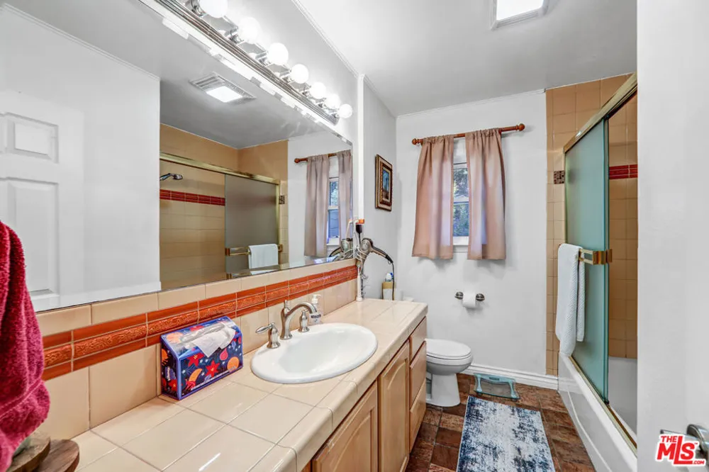 10205 Fairgrove Avenue Tujunga, CA 91042