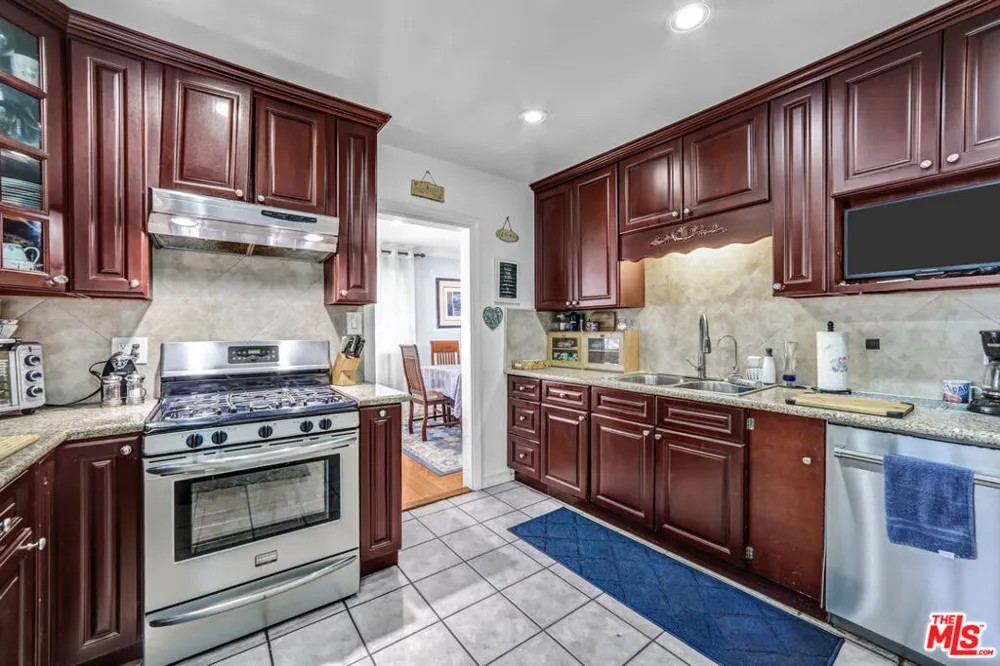 10205 Fairgrove Avenue Tujunga, CA 91042
