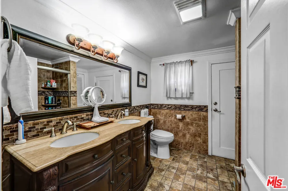 10205 Fairgrove Avenue Tujunga, CA 91042