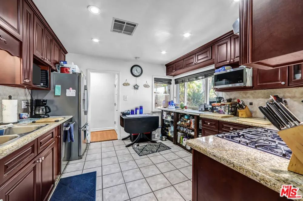 10205 Fairgrove Avenue Tujunga, CA 91042