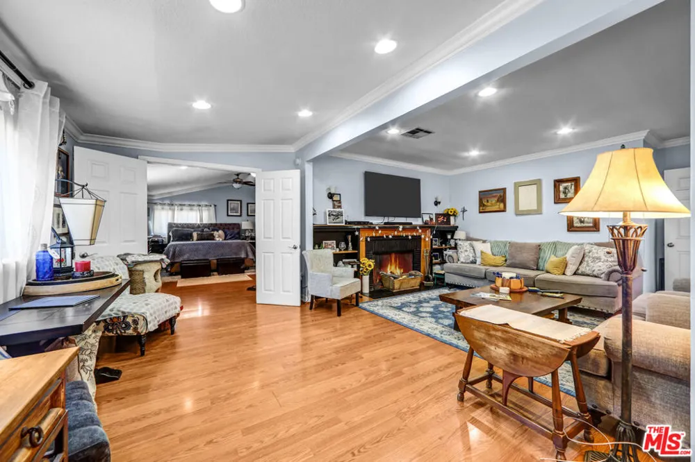 10205 Fairgrove Avenue Tujunga, CA 91042