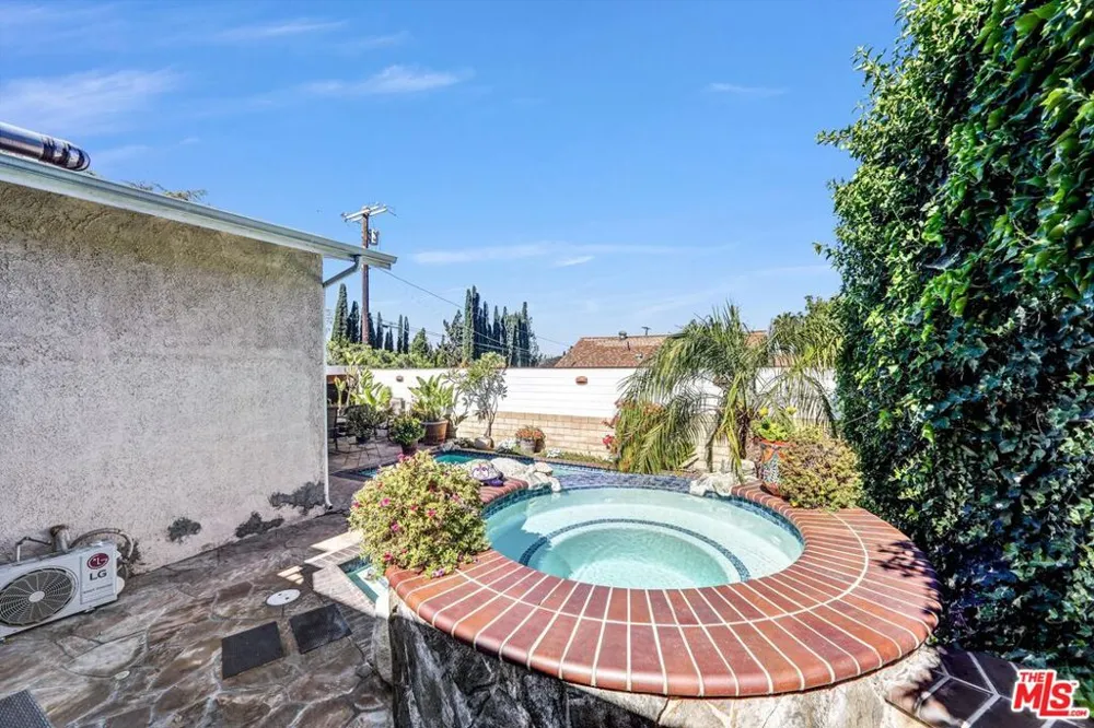10205 Fairgrove Avenue Tujunga, CA 91042