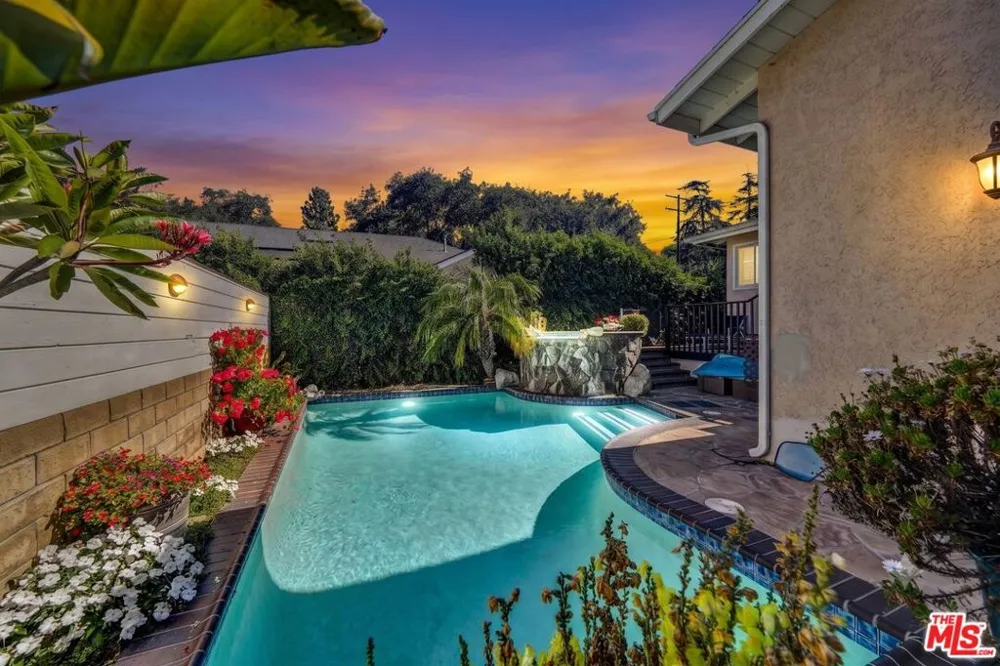 10205 Fairgrove Avenue Tujunga, CA 91042