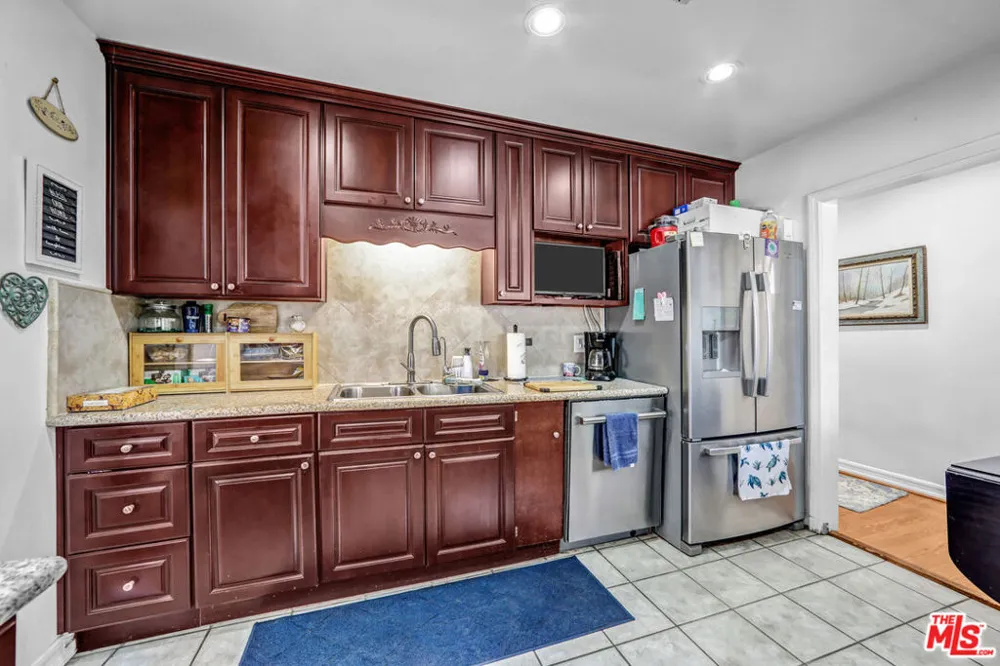 10205 Fairgrove Avenue Tujunga, CA 91042