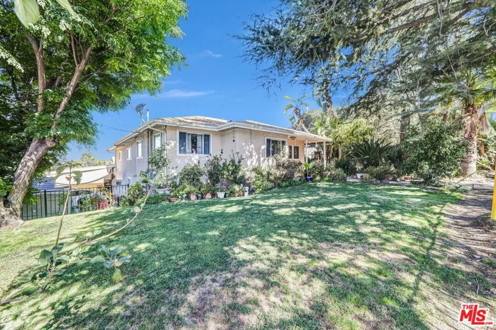 10205 Fairgrove Avenue Tujunga, CA 91042