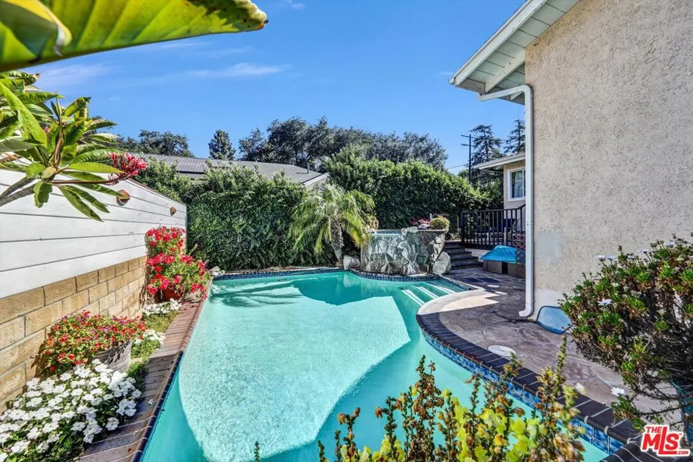 10205 Fairgrove Avenue Tujunga, CA 91042