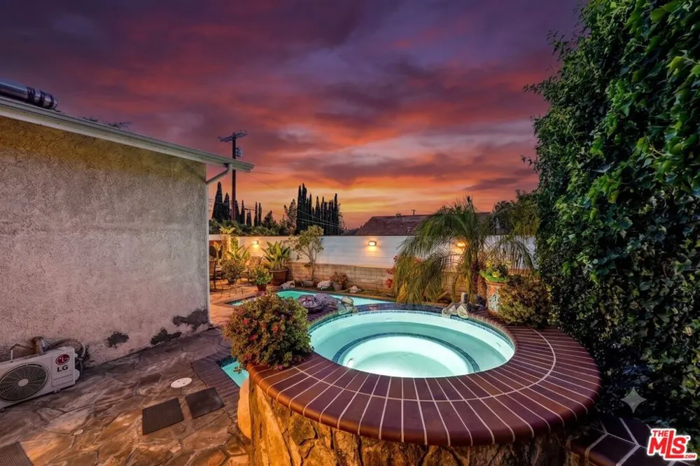 10205 Fairgrove Avenue Tujunga, CA 91042