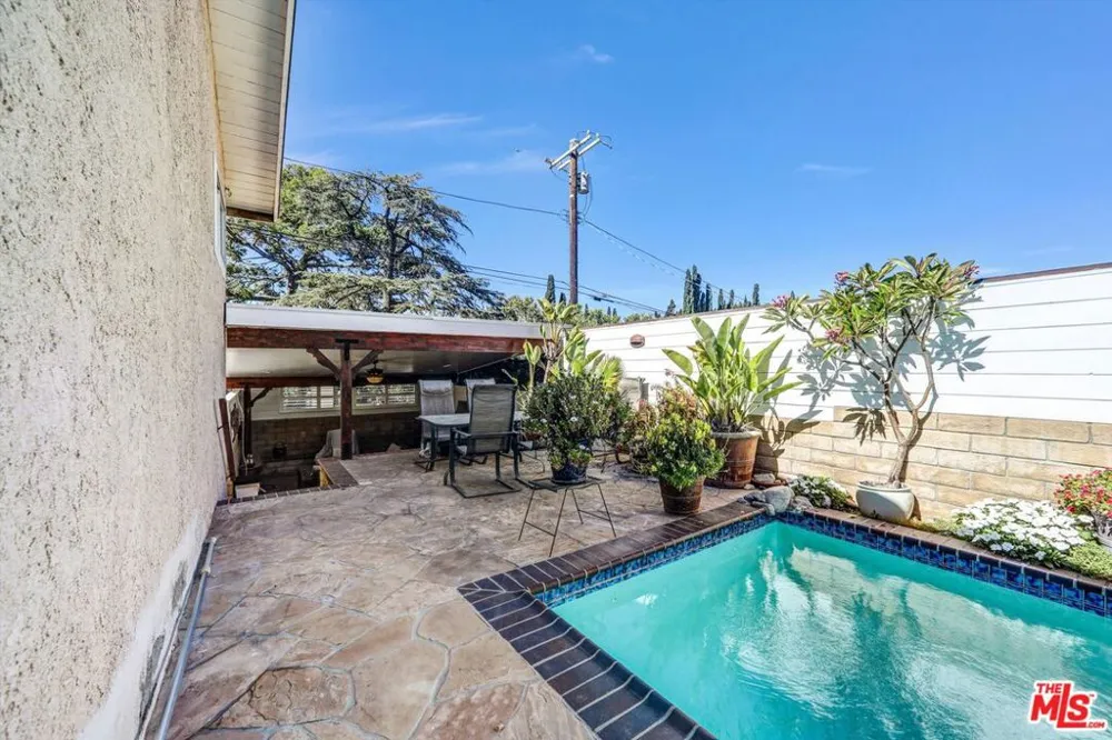 10205 Fairgrove Avenue Tujunga, CA 91042
