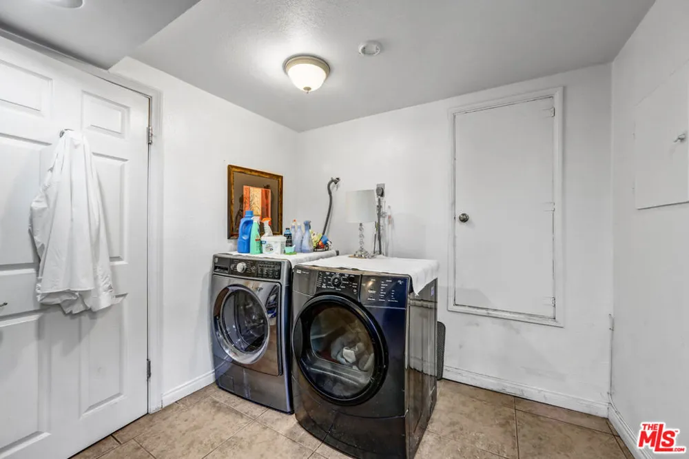 10205 Fairgrove Avenue Tujunga, CA 91042