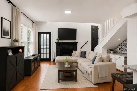 962 S Dearborn Way #12
