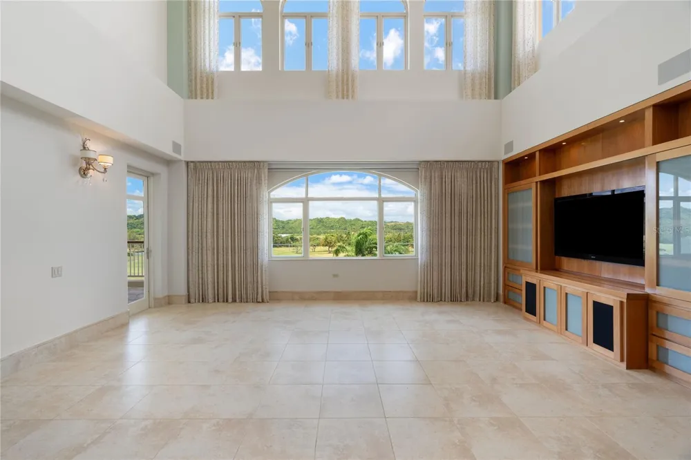 500 PLANTATION VILLAGE DRIVE #PH 2-403 Dorado, PR 00646