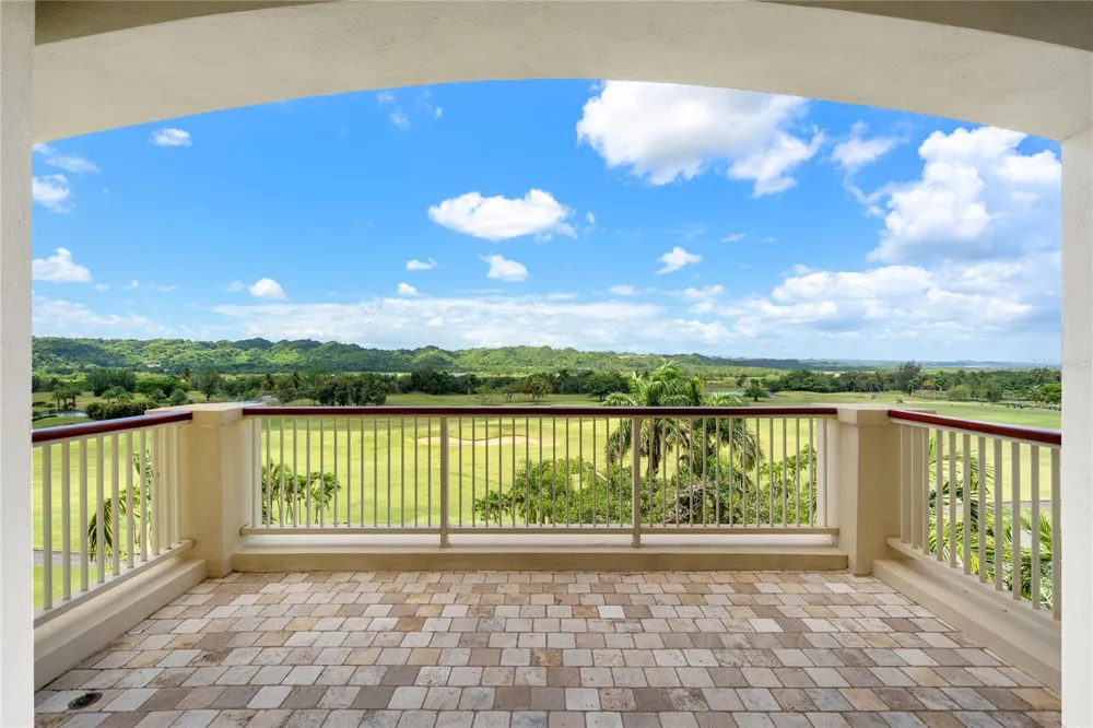 500 PLANTATION VILLAGE DRIVE #PH 2-403 Dorado, PR 00646
