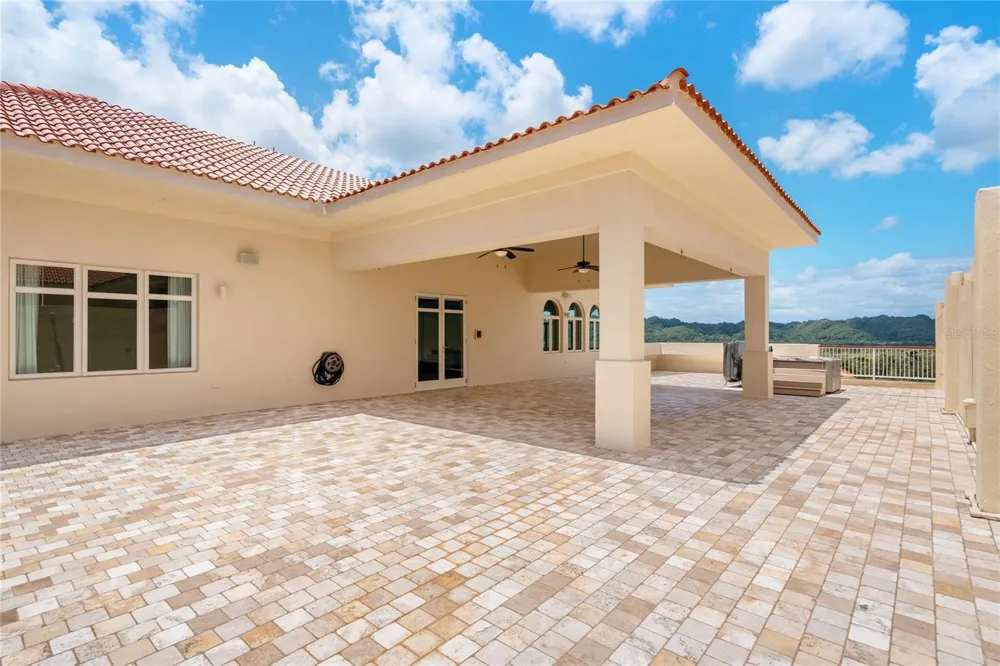 500 PLANTATION VILLAGE DRIVE #PH 2-403 Dorado, PR 00646