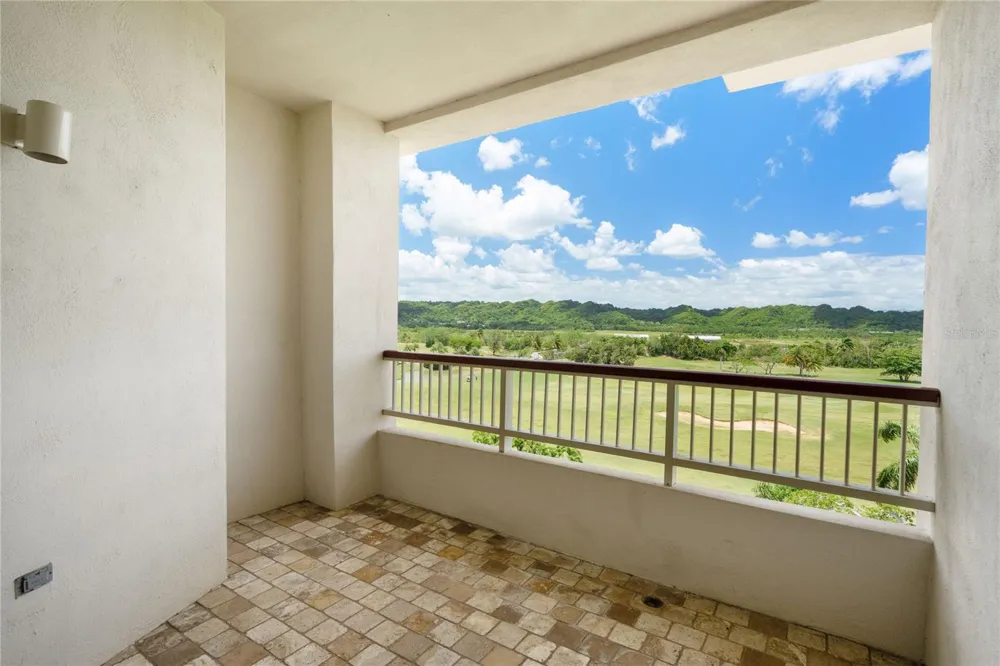 500 PLANTATION VILLAGE DRIVE #PH 2-403 Dorado, PR 00646