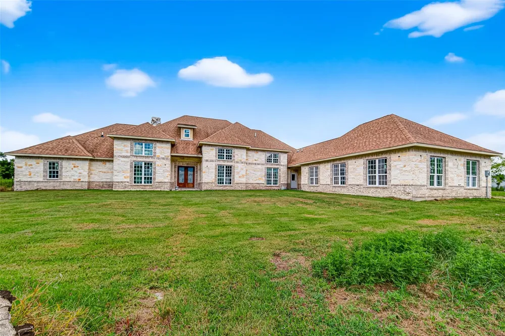 1013 Battlebell Road Highlands, TX 77562