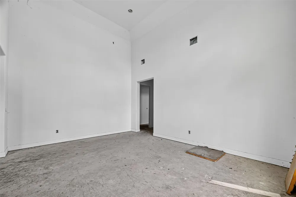 1013 Battlebell Road Highlands, TX 77562