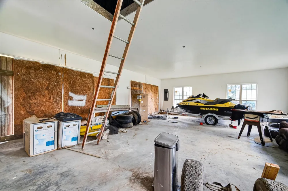 1013 Battlebell Road Highlands, TX 77562