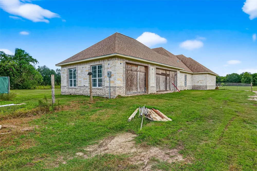 1013 Battlebell Road Highlands, TX 77562