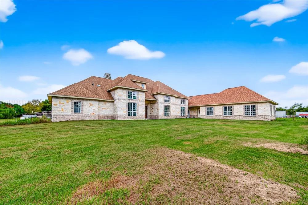1013 Battlebell Road Highlands, TX 77562