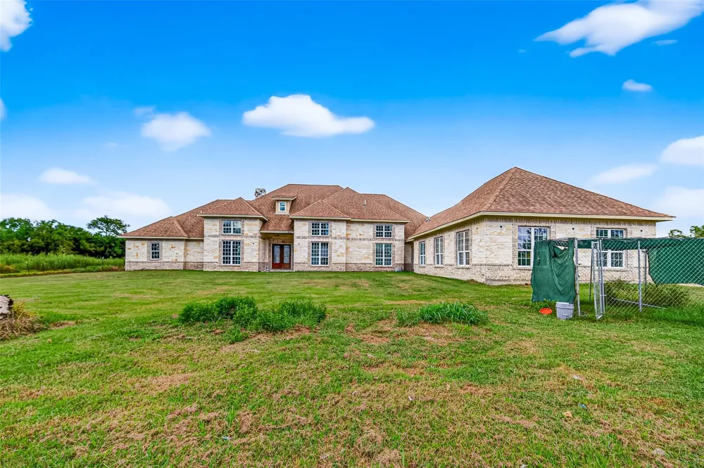 1013 Battlebell Road Highlands, TX 77562