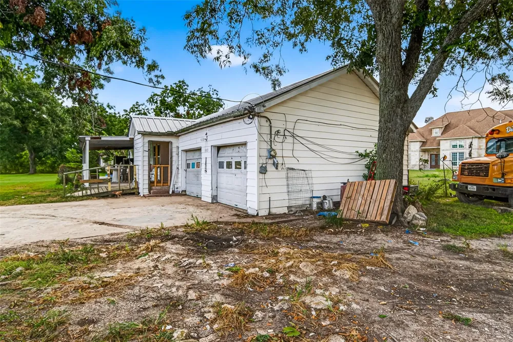 1013 Battlebell Road Highlands, TX 77562