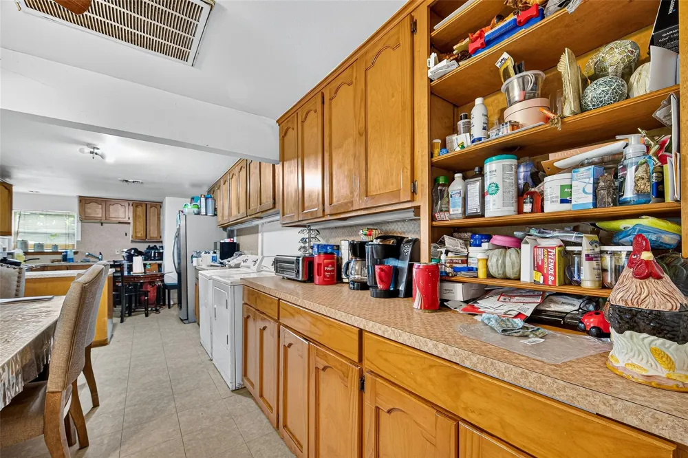 1013 Battlebell Road Highlands, TX 77562