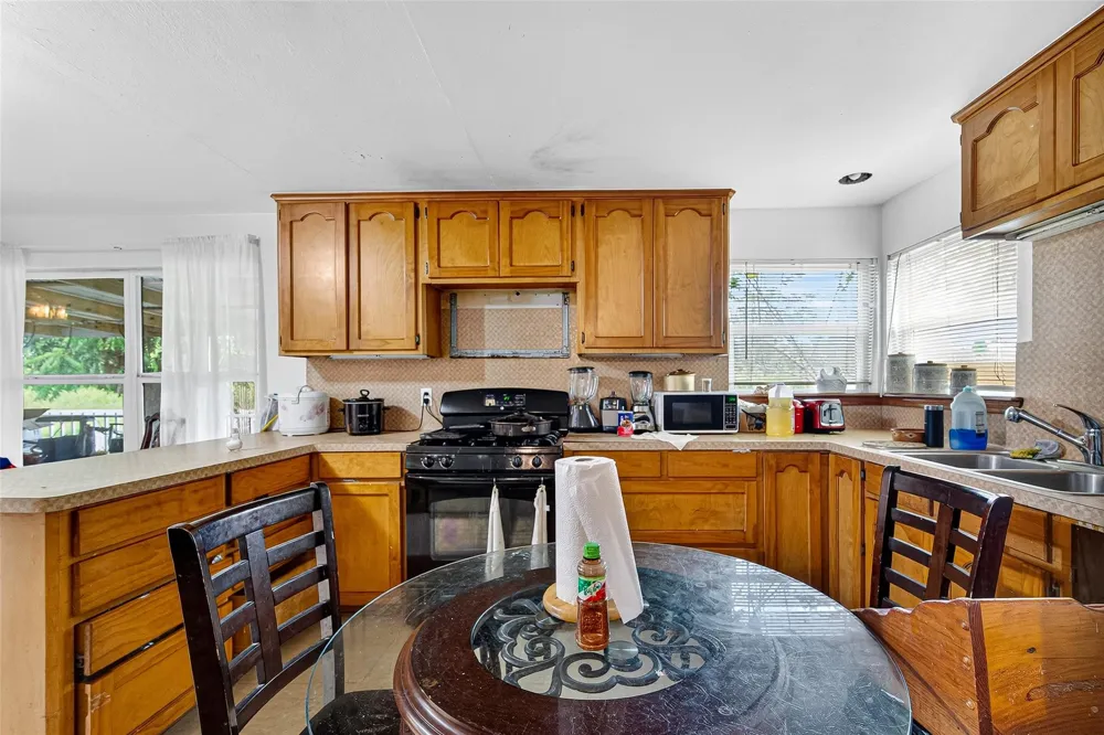 1013 Battlebell Road Highlands, TX 77562