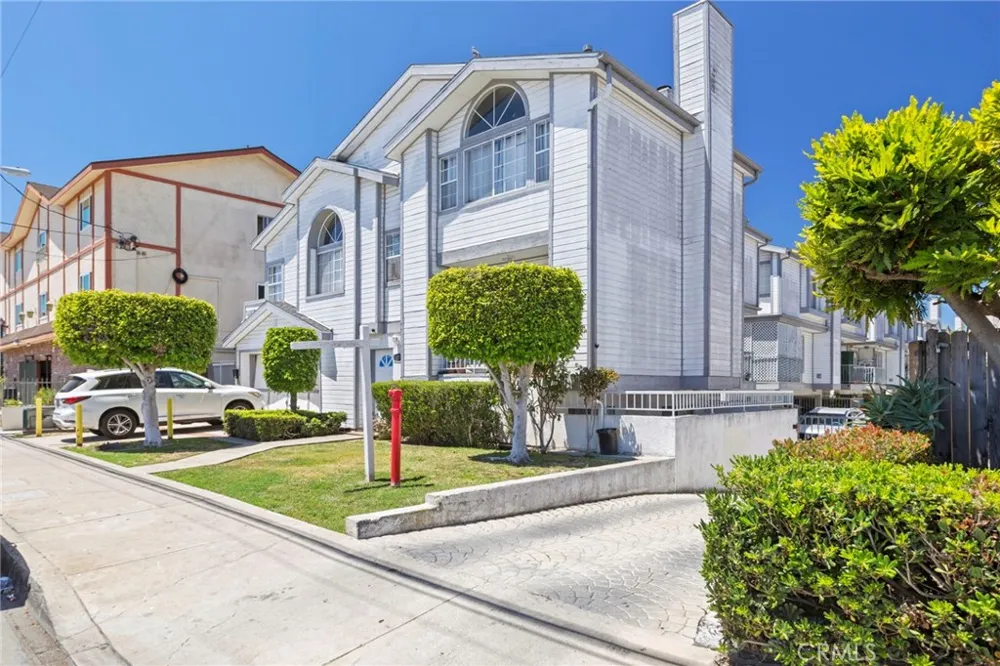 13729 Doty Hawthorne, CA 90250