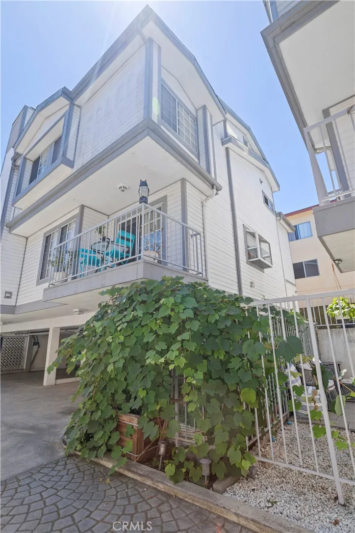 13729 Doty Hawthorne, CA 90250