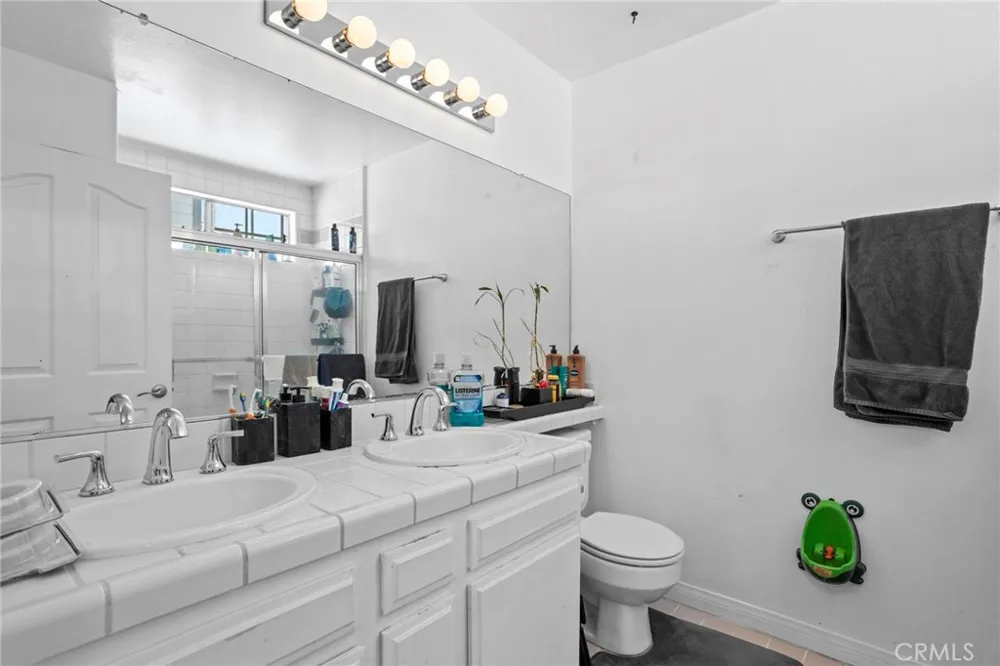 13729 Doty Hawthorne, CA 90250
