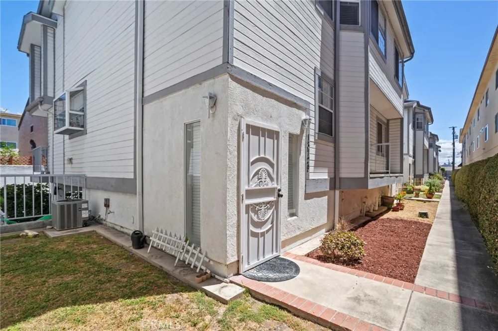 13729 Doty Hawthorne, CA 90250
