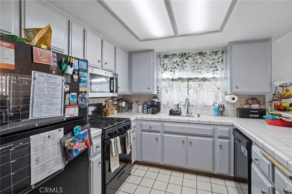 13729 Doty Hawthorne, CA 90250