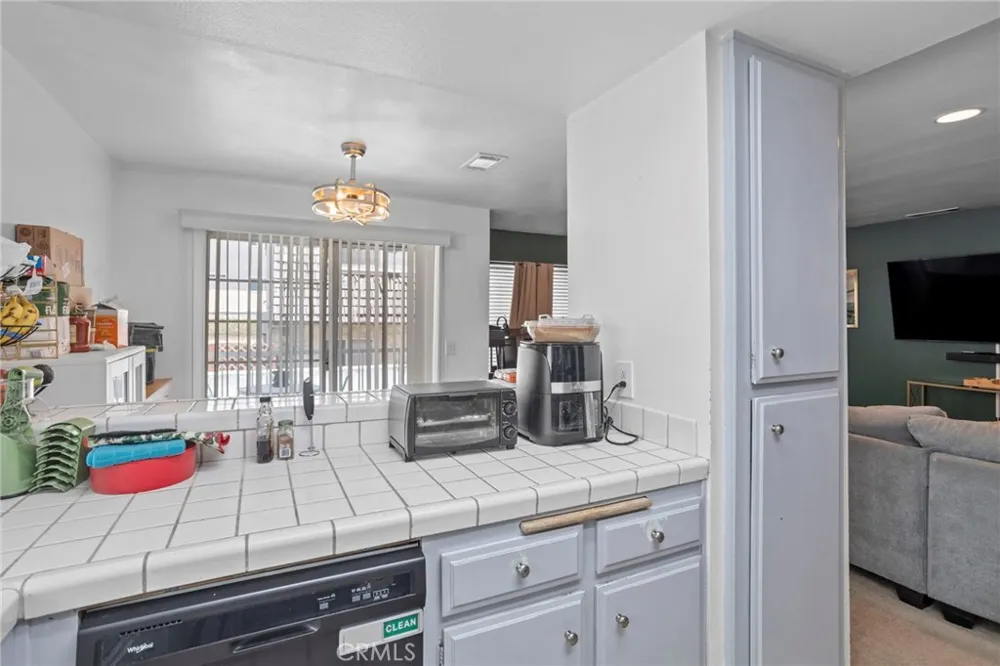 13729 Doty Hawthorne, CA 90250