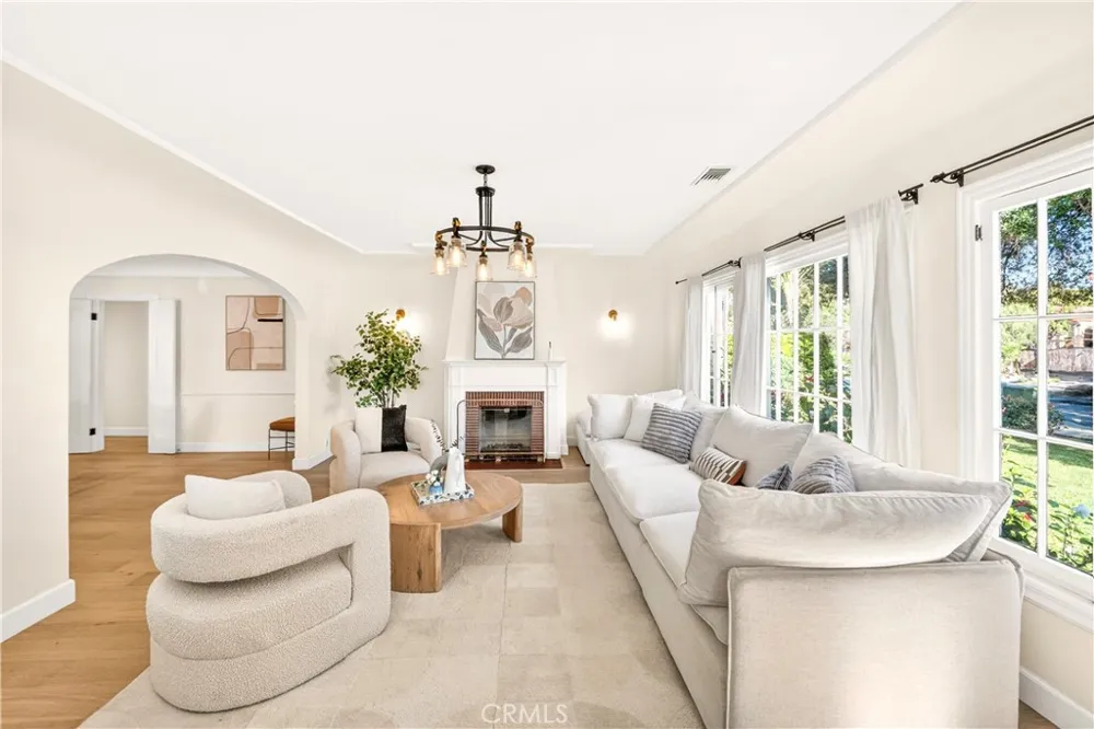 827 Hauser Blvd Los Angeles, CA 90036