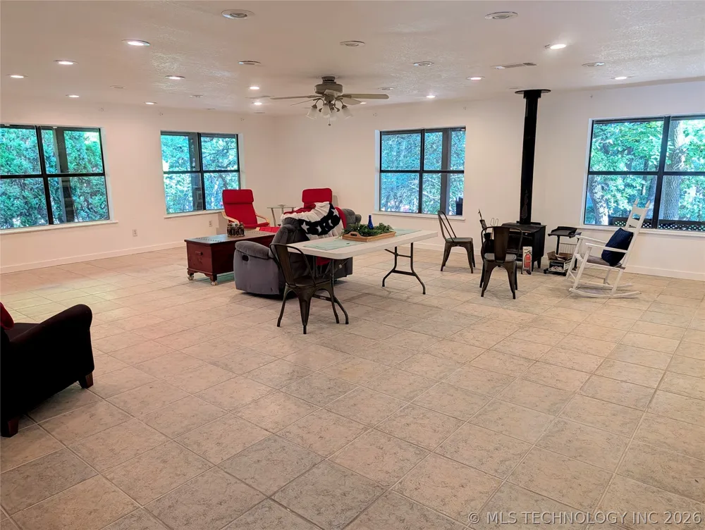 2702 Redbud Lane Kingston, OK 73439