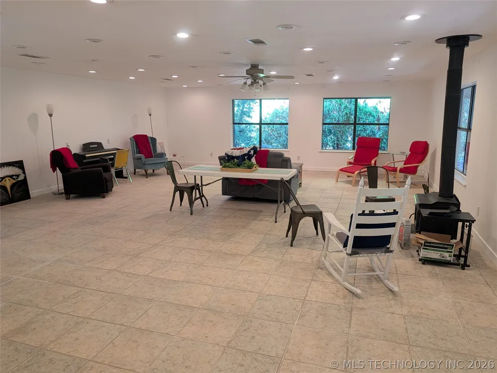 2702 Redbud Lane Kingston, OK 73439