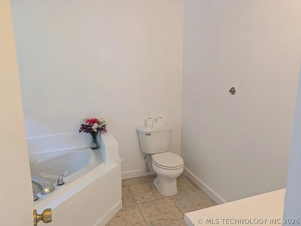 2702 Redbud Lane Kingston, OK 73439